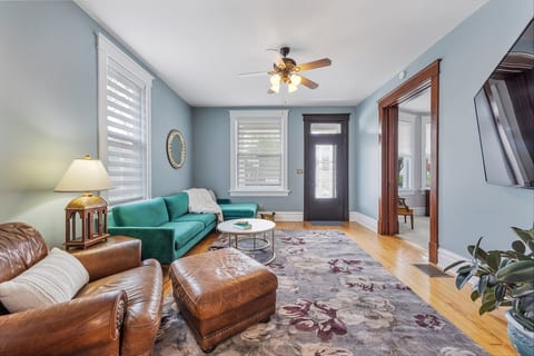 *HotTub* The Jewel on 5th-2br2b-near Historic Main