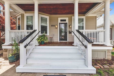 *HotTub* The Jewel on 5th-2br2b-near Historic Main