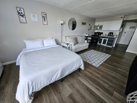 Cedar Lodge condo with mountain & lake Winnipesauke views!