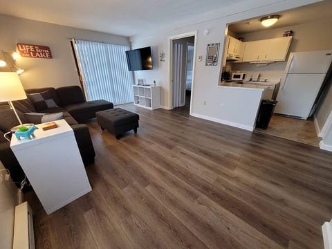2 Bdrm Condo walking distance to Weirs Beach and much more!!