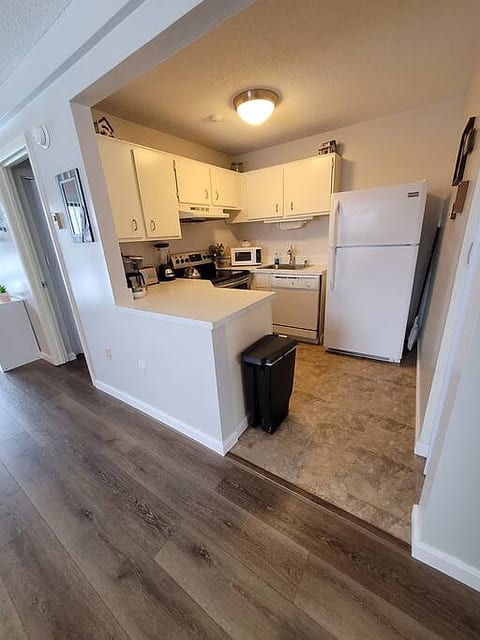 2 Bdrm Condo walking distance to Weirs Beach and much more!!