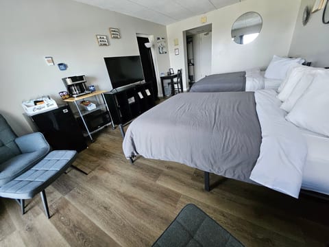 Lake View Cedar Lodge Room w/ Private Balcony