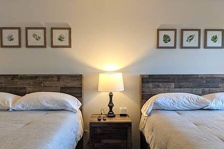 Cute Lower Level Cedar Lodge Room with Balcony & Lake Views!