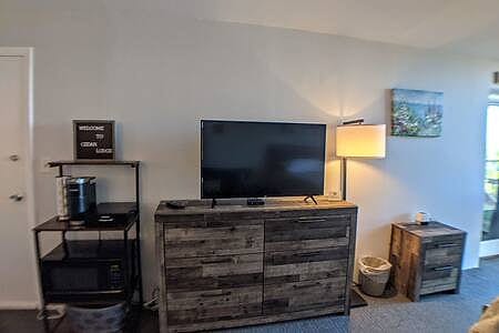 Cute Cedar Lodge Studio with Balcony & Lake Views!