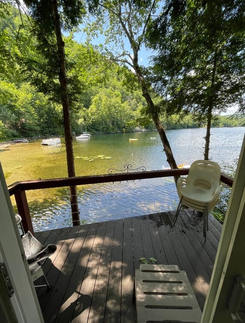 Berta's Lake Front Cottage on Winona Lake!