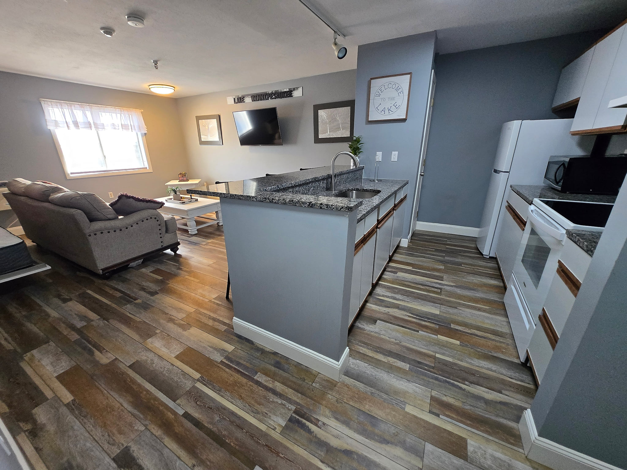 The Village of Paugus Bay Studio Close To It All!