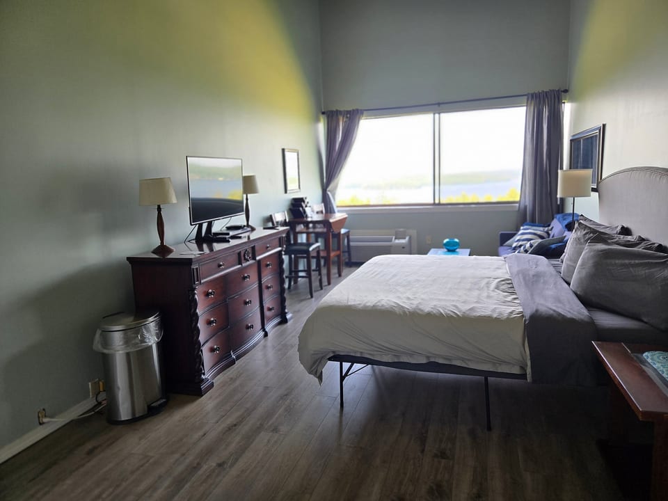 Concerts! Lake Winni Views! Kitchen! Pool! Hot Tub! - Laconia