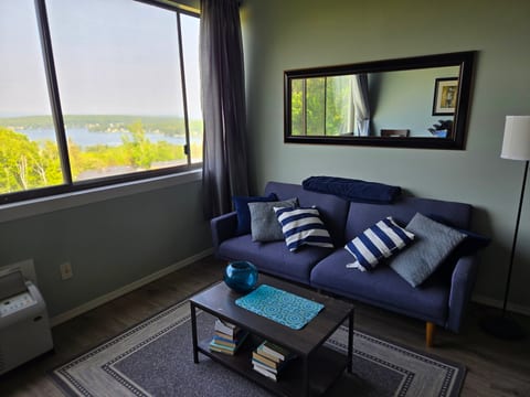 Concerts! Lake Winni Views! Kitchen! Pool! Hot Tub!