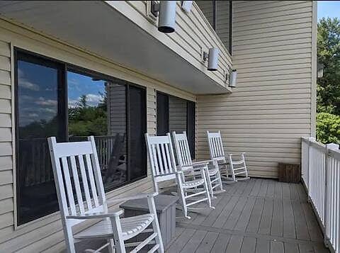 Breathtaking Lake View! Hot Tub! Concerts!