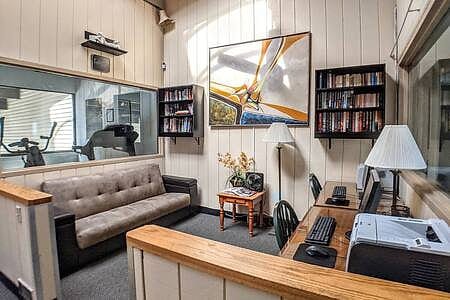 Cedar Lodge Room-Private Balcony Close to Weirs!