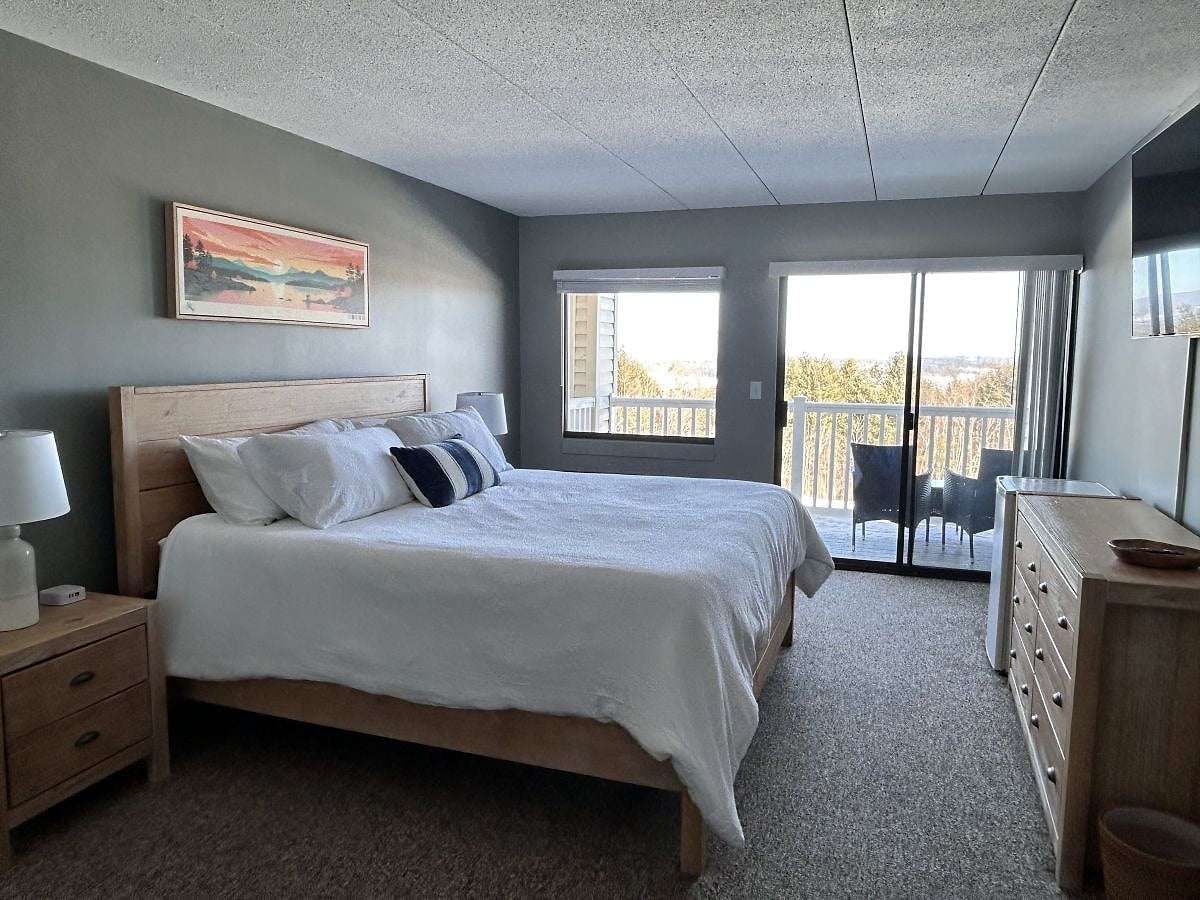 Lake Views Close to Weirs in Cedar Lodge Complex