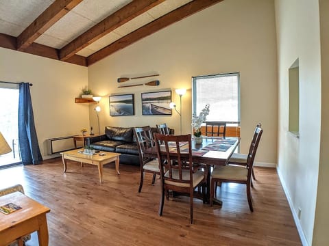 Spacious Cedar Lodge Condo with Private Balcony