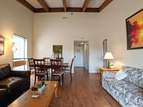 Spacious Cedar Lodge Condo with Private Balcony