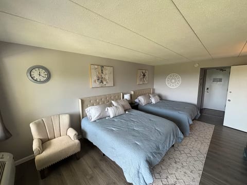 Stunning Lake Views close to Weirs Beach & Gunstock