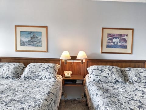 Amazing Lake Views Close to Weirs at Cedar Lodge