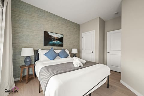The Breeze | Sleeps 8 | Near WEM | Garage | Yard