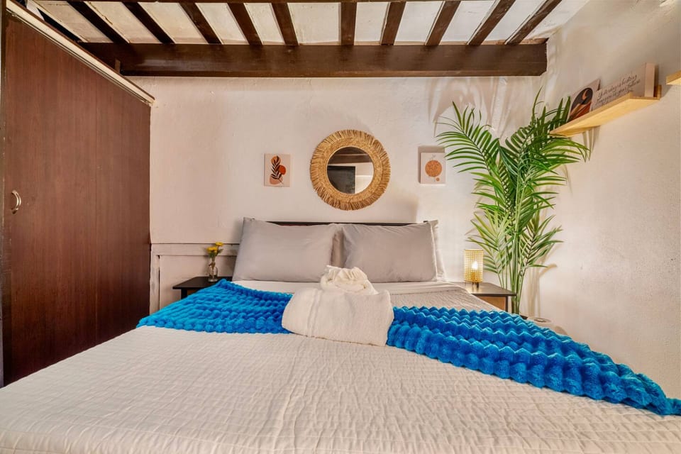 La Cueva Loft Rustic Colonial Romance - San Juan