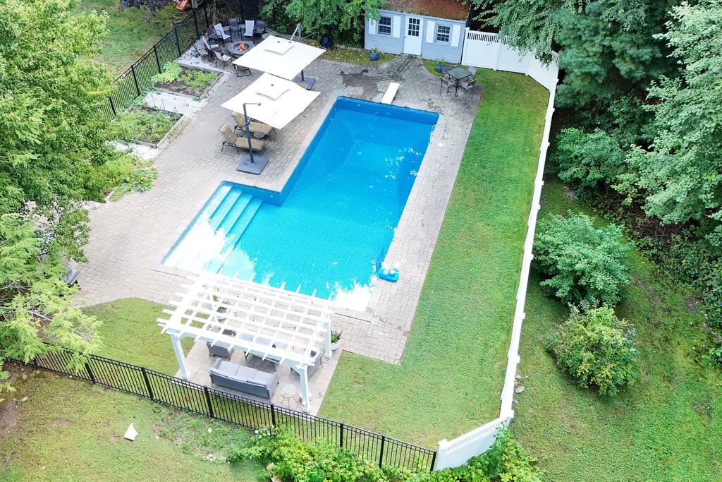 World Cup Pool Retreat! Walk to Boston Stadium!