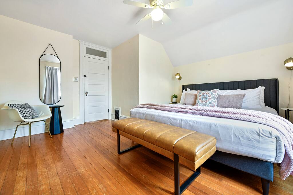 Calm Private Bedroom near Hospitals and Downtown