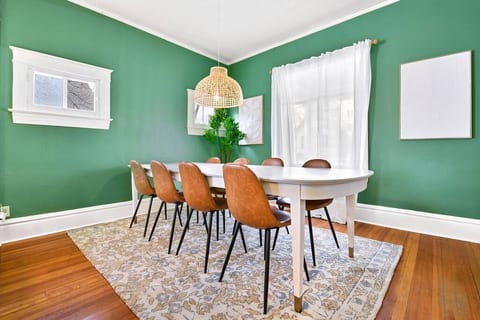 Elegant Room in Stylish Home near Downtown