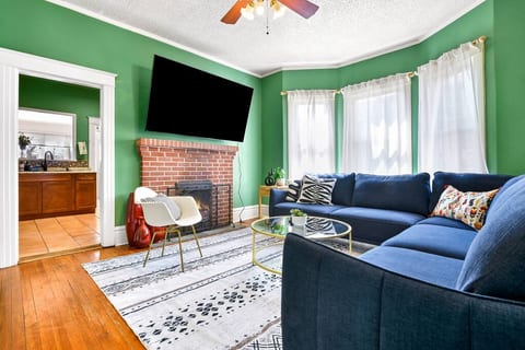 Elegant Room in Stylish Home near Downtown