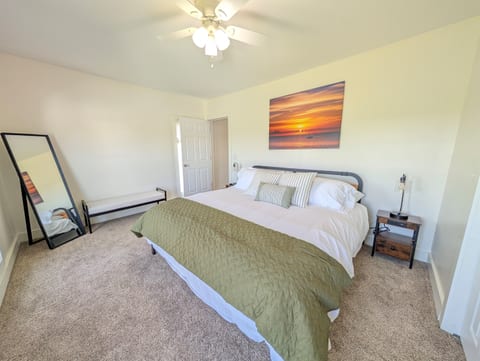 Cozy Upstairs Unit Near River and Marina Access | Fremont, OH
