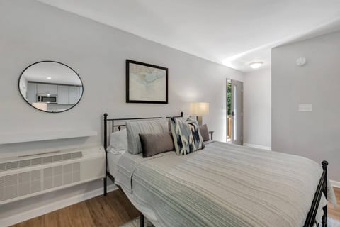 The Capitol - A Luxury Midtown Studio Apartment