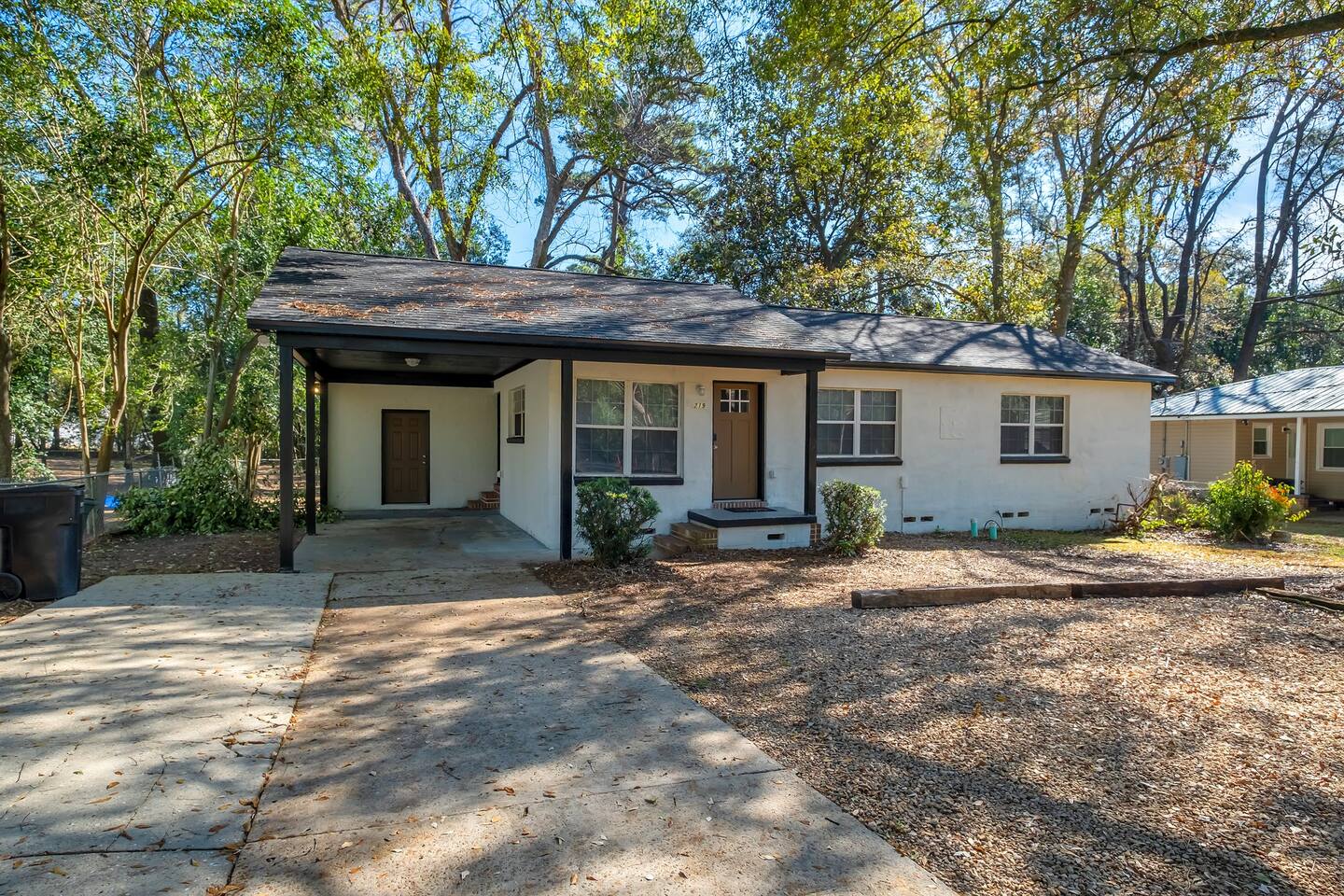 The Renegade - Renovated 3 Bedroom