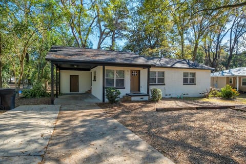 The Renegade - Renovated 3 Bedroom