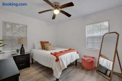 The Renegade - Renovated 3 Bedroom