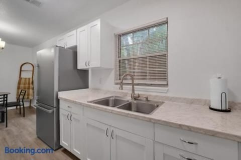The Renegade - Renovated 3 Bedroom