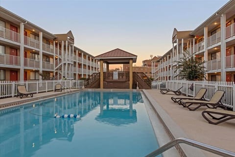 The Ward - Resort Style Gameday Condo