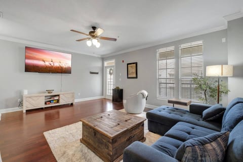 The Governor - A Luxury Downtown Condo