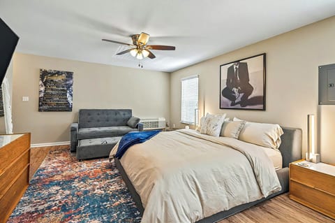 Luxurious Midtown Studio | King Bed + Sofa Bed