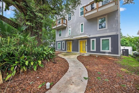 The Compound - A Luxurious Midtown Townhome