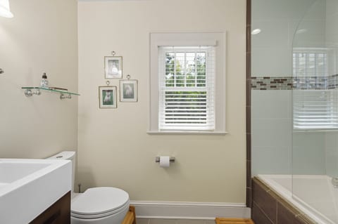 Historic Cottage Meets Modern Comfort Near FSU