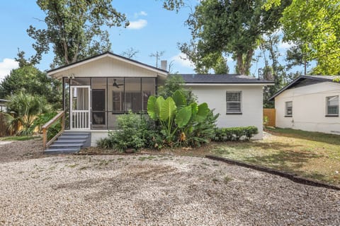 The Doll House - Cozy 3 Bedroom Home Steps to FSU