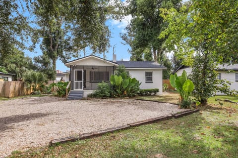 The Doll House - Cozy 3 Bedroom Home Steps to FSU