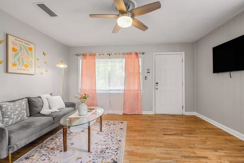 The Doll House - Cozy 3 Bedroom Home Steps to FSU