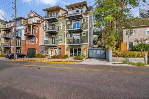 Luxury 1 BR Condo in All Saints/Collegetown