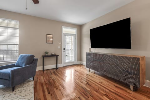 Luxury 1 BR Condo in All Saints/Collegetown