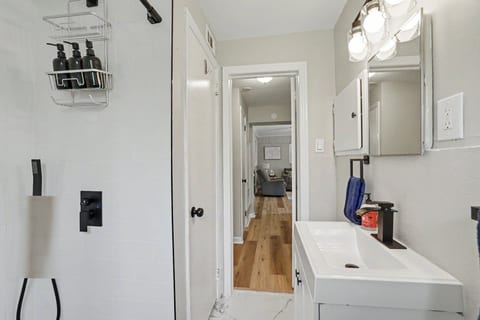 The Branches - Adorable 2 Bedroom Midtown Bungalow