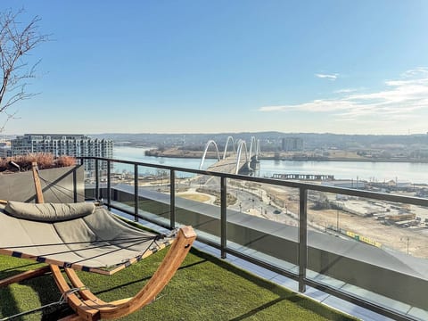 1BR DC Retreat | Stadium Views | Near Capitol Hill