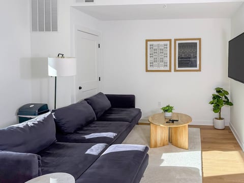 1BR DC Retreat | Stadium Views | Near Capitol Hill