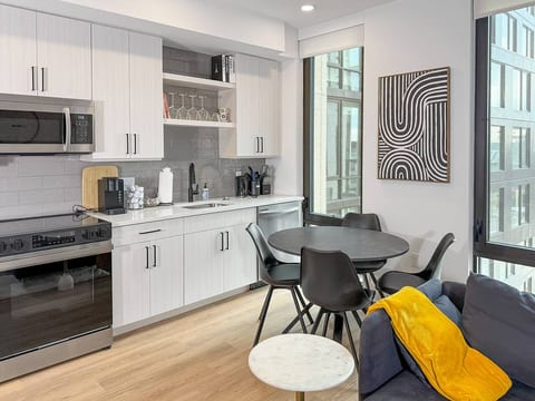 Modern 1BR w/ Amenities|Stadium View |Capitol Hill