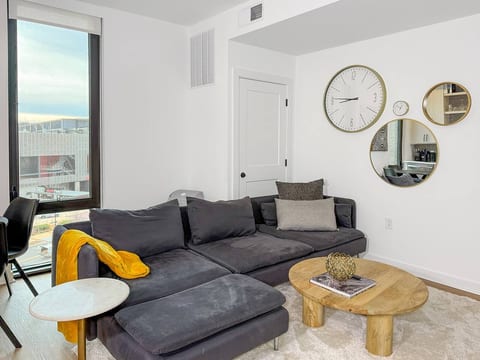Modern 1BR w/ Amenities|Stadium View |Capitol Hill