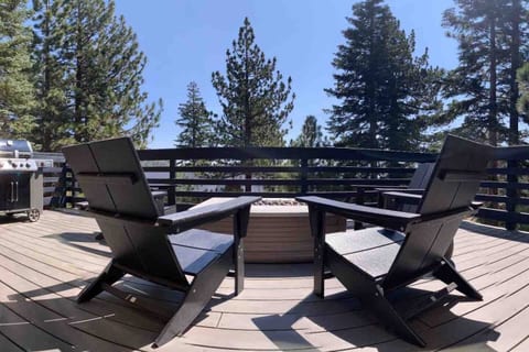 Modern A-Frame cabin in the heart of Mammoth