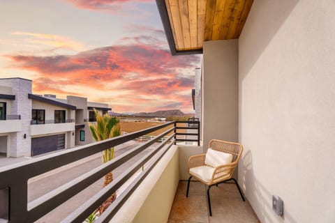 Relax & Recharge-Pecan Valley Home-Private Hot tub