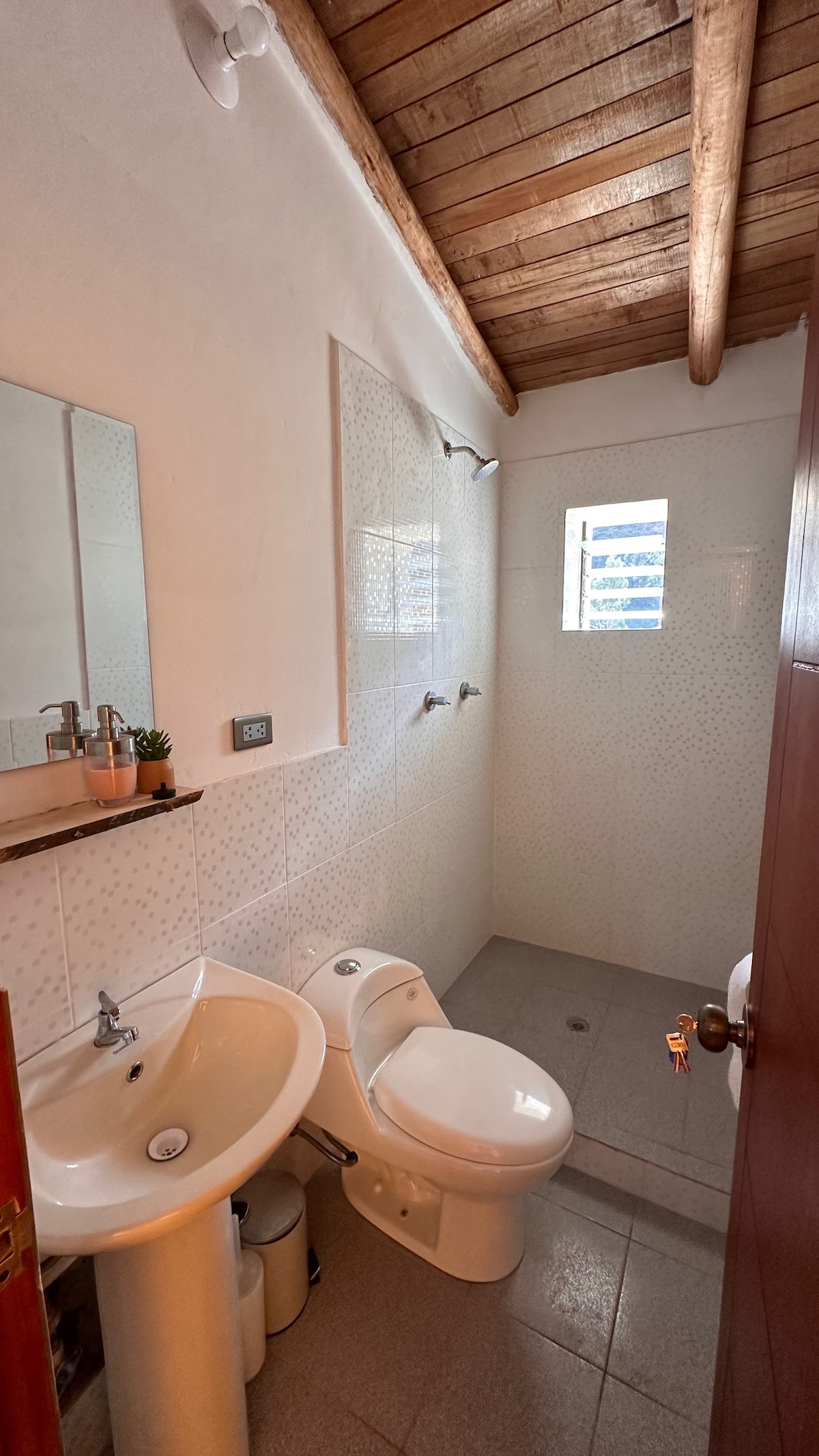 Cosy Studio w/ Fast Wifi image 4 Cosy Studio w/ Fast Wifi