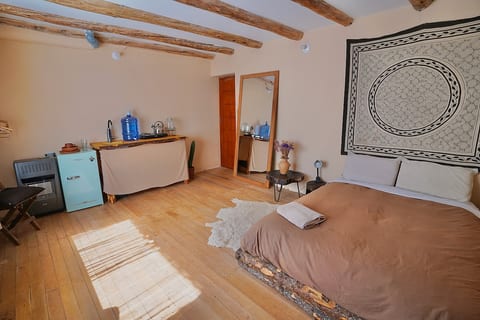 Bright & Spacious Private Studio w/ Everything!
